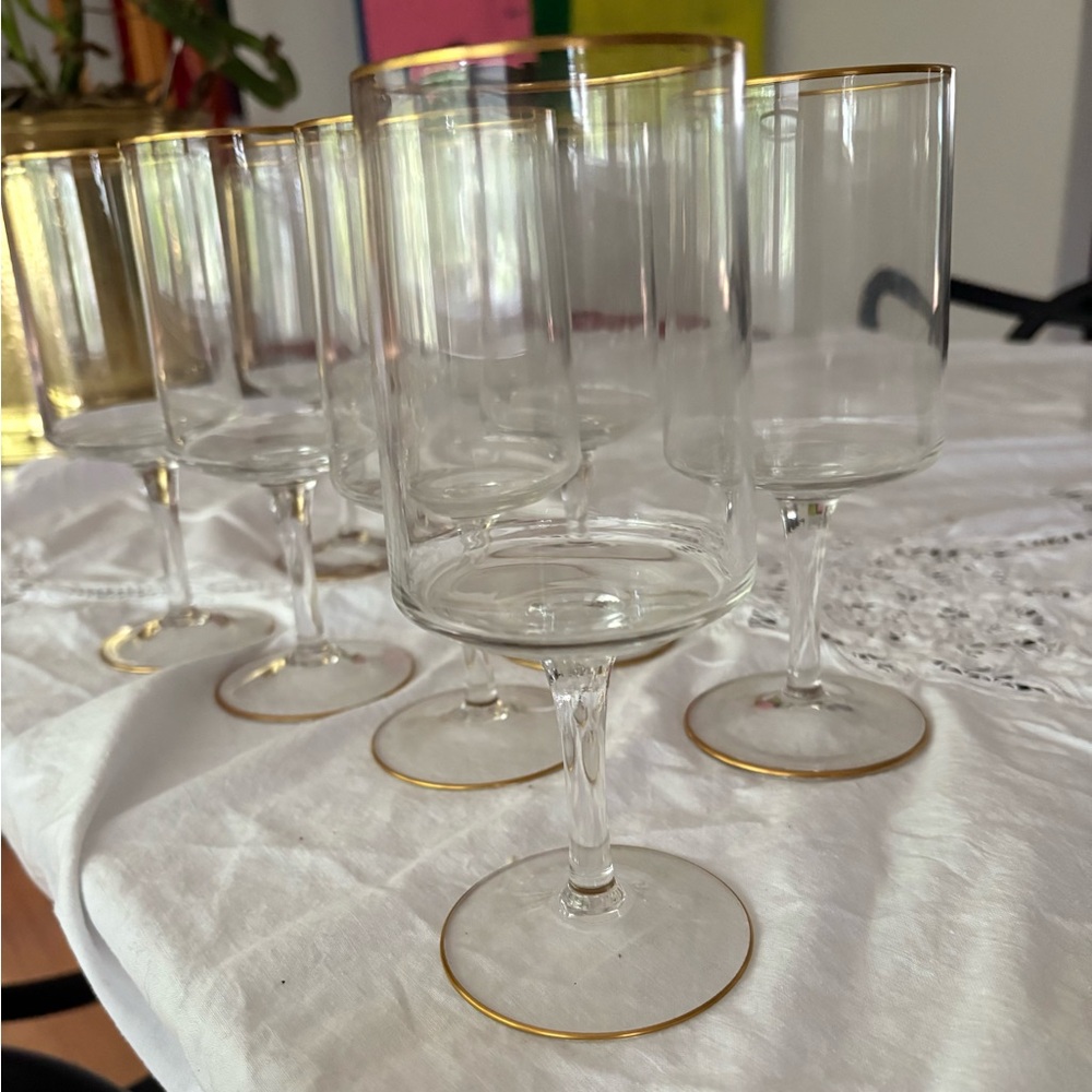 Elegant Gold-Rimmed Lenox Crystal Wine Glass Set